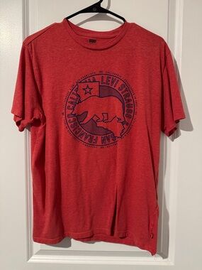 Levi's Red Short Sleeve Graphic Tee with Navy Logo